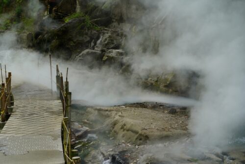 湯沢市の小安峡大噴湯