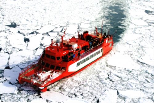 紋別市の流氷砕氷船 