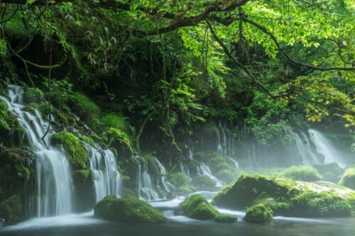 にかほ市の元滝伏流水